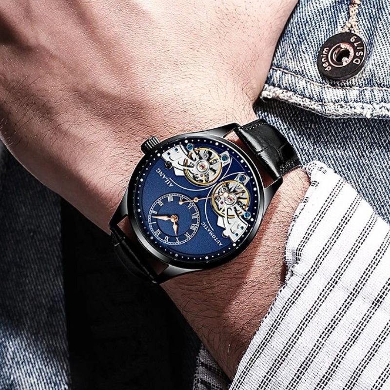 Mechanisch horloge met dubbele tourbillon en lichtgevend display