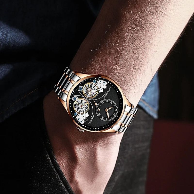 Mechanisch horloge met dubbele tourbillon en lichtgevend display