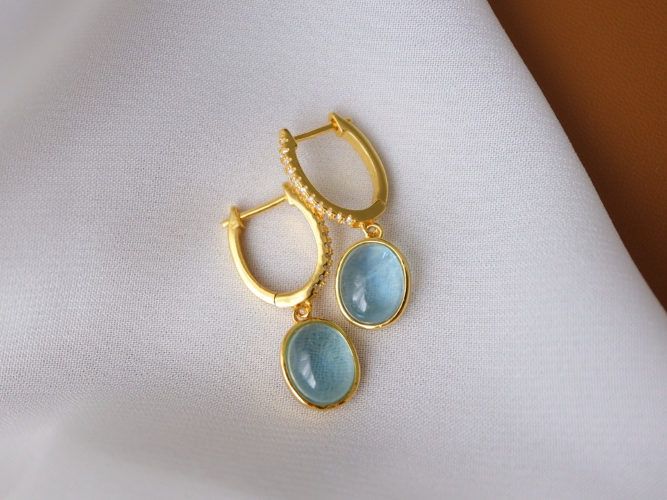 Vintage oorbellen met groene maansteen