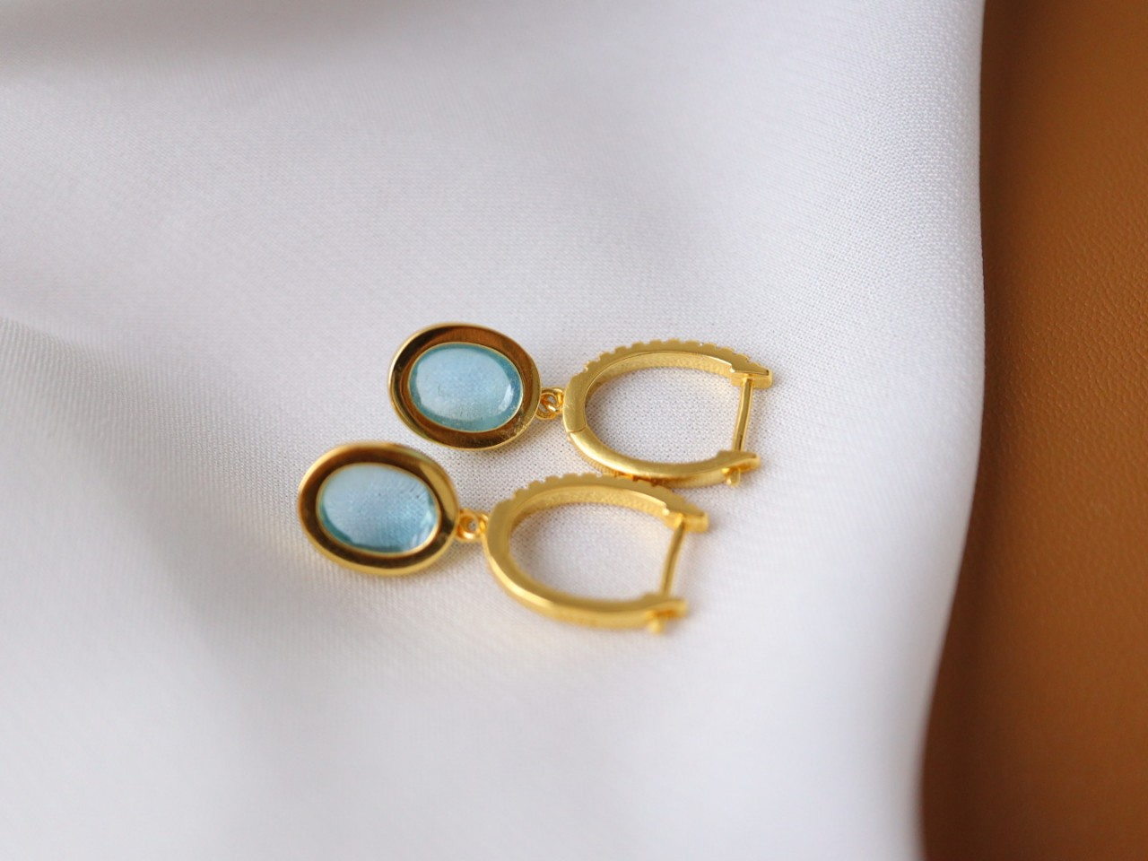 Vintage oorbellen met groene maansteen