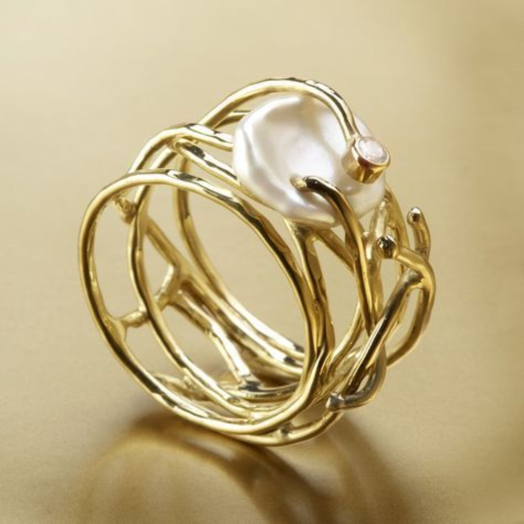 Dunne gouden ring met parel in vintage stijl