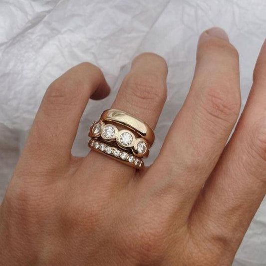 Set van briljante gouden gesmede ringen