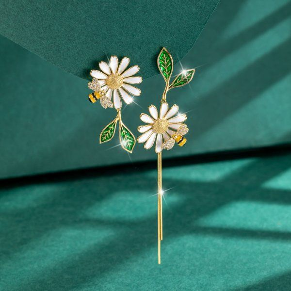Elegante bungelende margriet oorbellen
