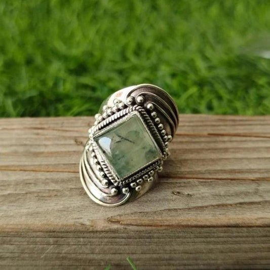 Luxe ring met smaragd snijwerk