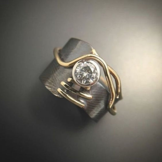 Dunkler vintage-ring met zirkonia