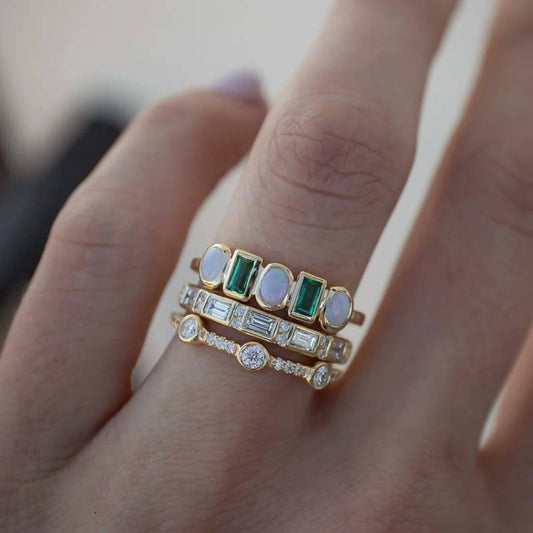 Vintage ringen met witte en groene opaal