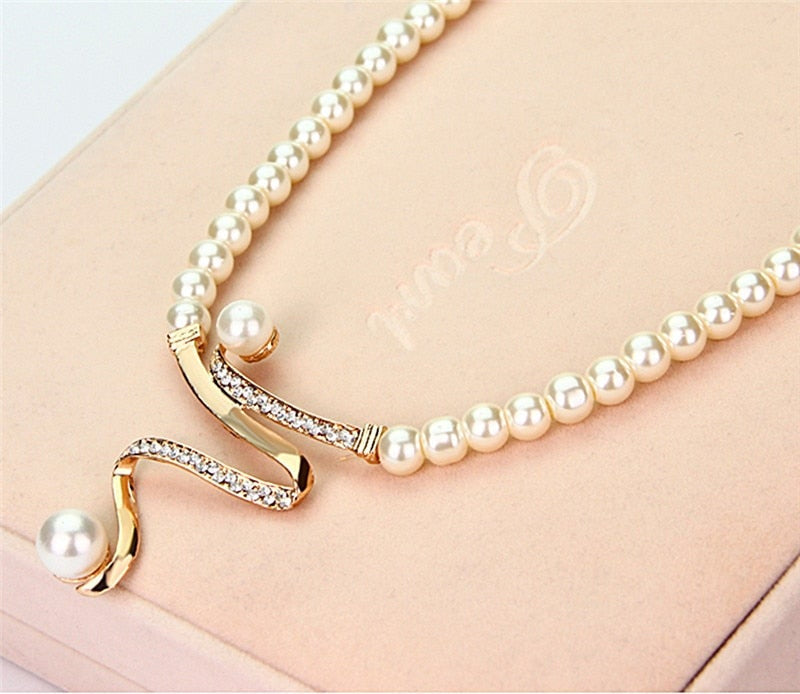 Set van natuurlijke parelketting + oorbellen