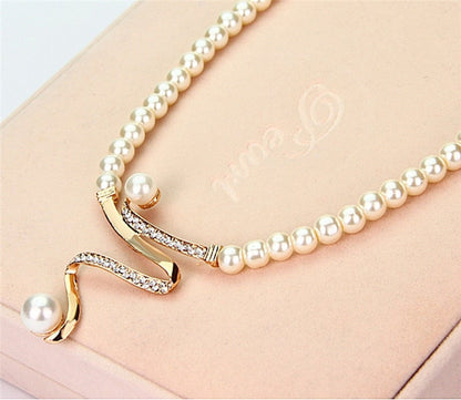 Set van natuurlijke parelketting + oorbellen