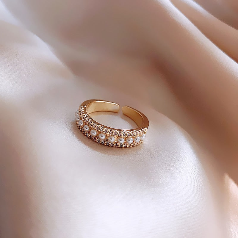 Luxe ring gemaakt van goud en parels