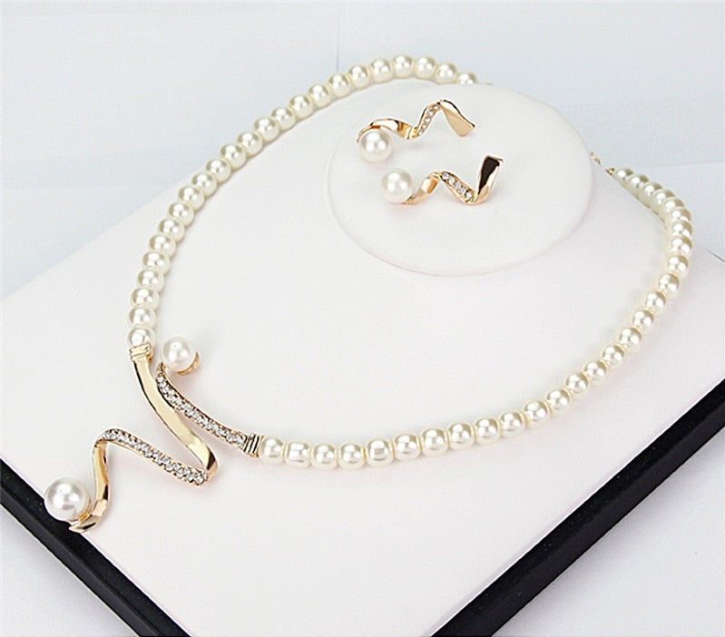 Set van natuurlijke parelketting + oorbellen