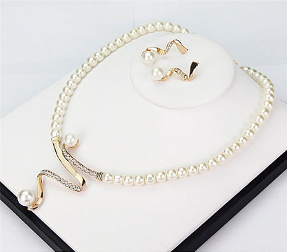 Set van natuurlijke parelketting + oorbellen