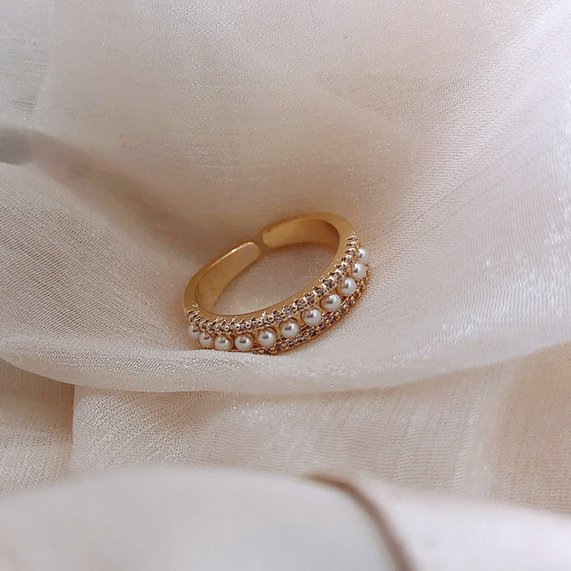 Luxe ring gemaakt van goud en parels