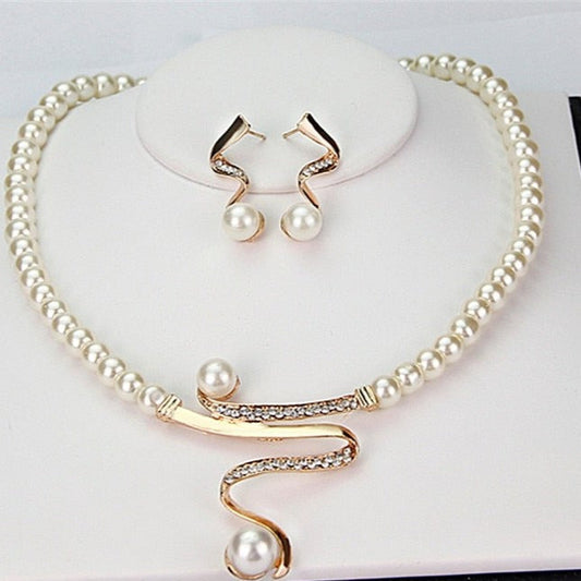 Set van natuurlijke parelketting + oorbellen