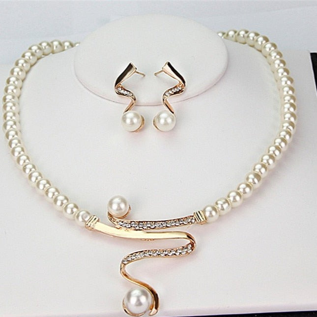 Set van natuurlijke parelketting + oorbellen