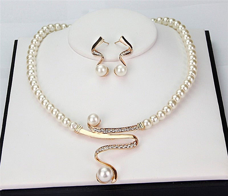 Set van natuurlijke parelketting + oorbellen