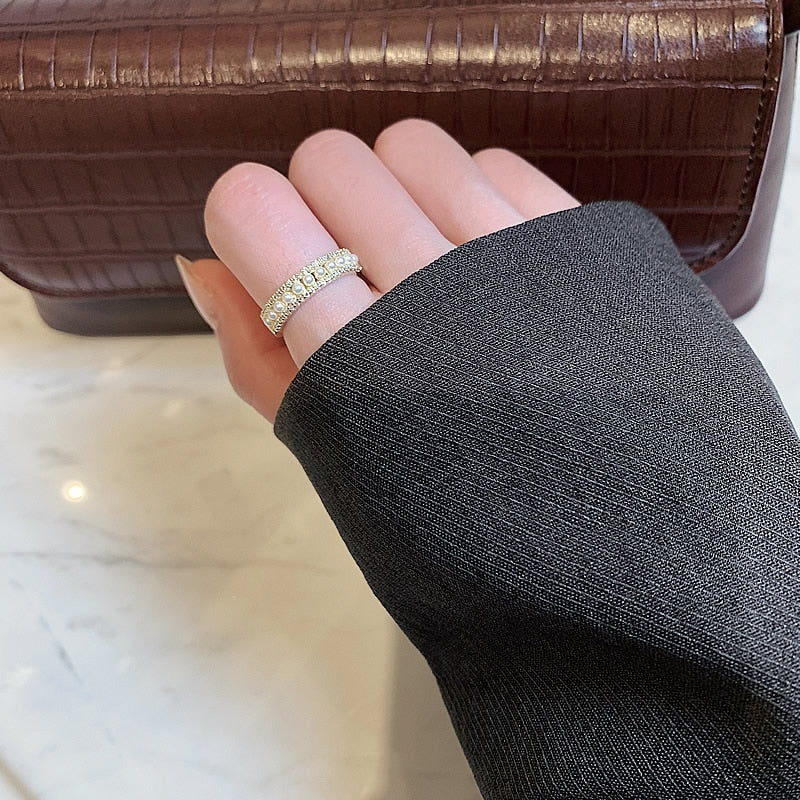 Luxe ring gemaakt van goud en parels