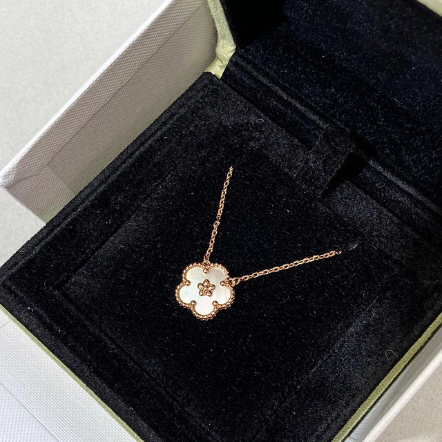 Alina - Elegante sieradenset met parelmoeren bloemen