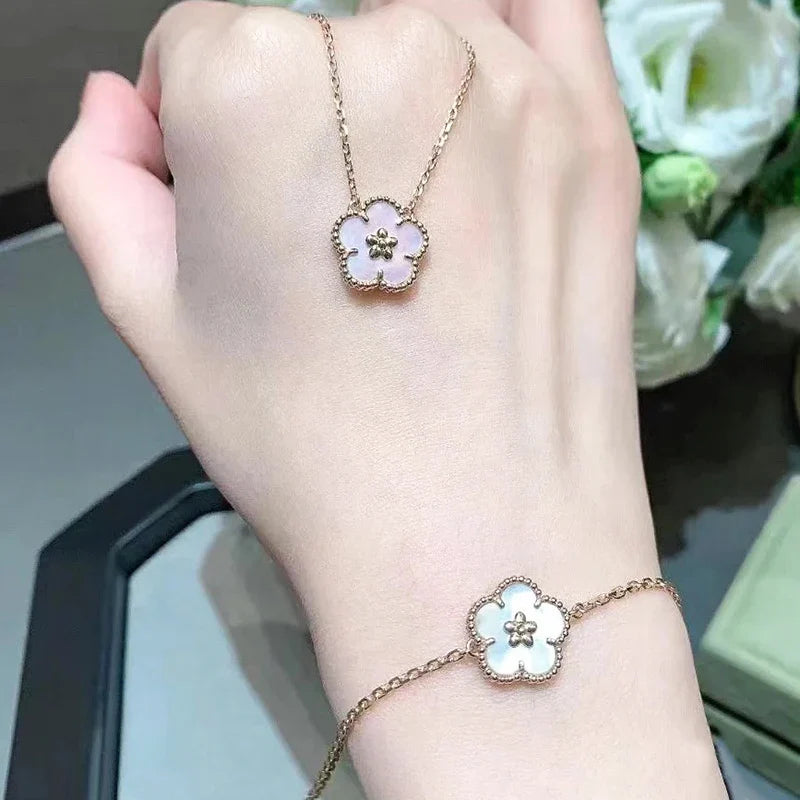 Alina - Elegante sieradenset met parelmoeren bloemen