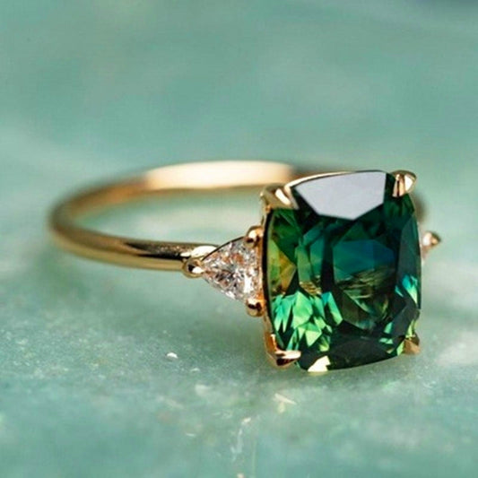 Elegante vierkante smaragdgroene ring