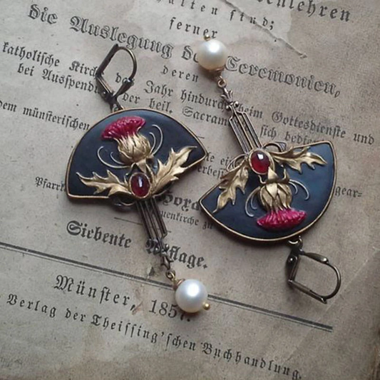 Boho oorbellen met parels en rood kristal