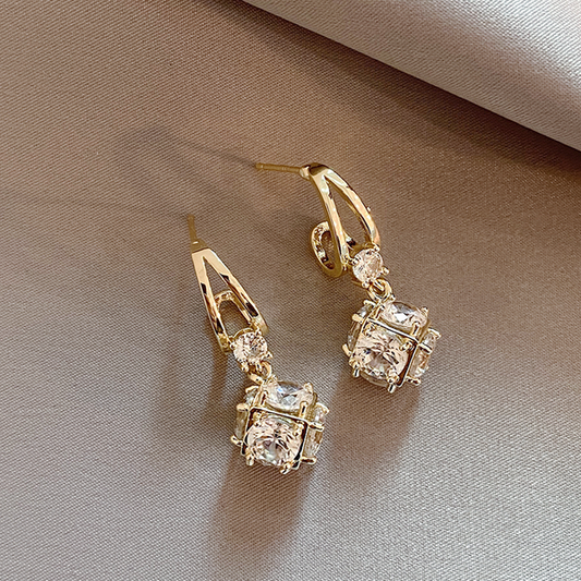 Elegante zirkonia oorbellen in goud
