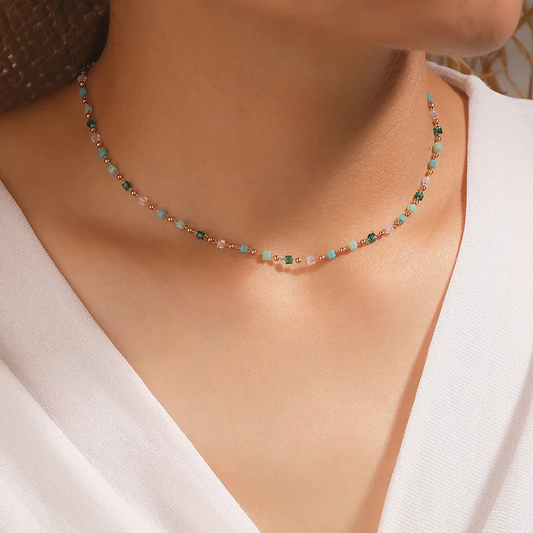 Veelkleurige vergulde ketting met steentjes