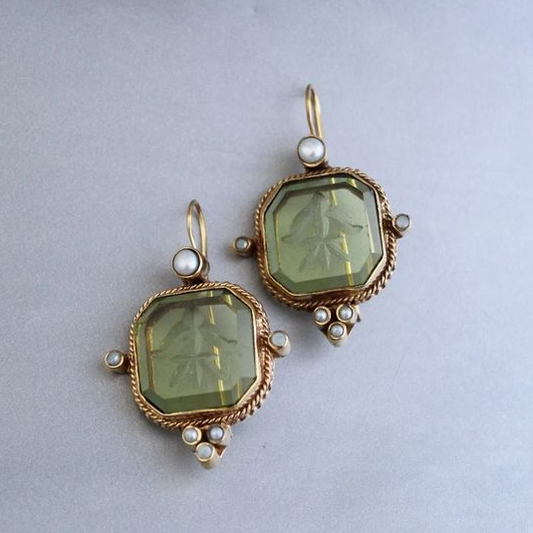 Vintage groene en pareloorbellen