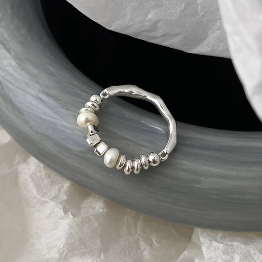 Barokke parelring in vintage zilver