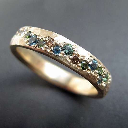 Vintage gouden kleurrijke ring