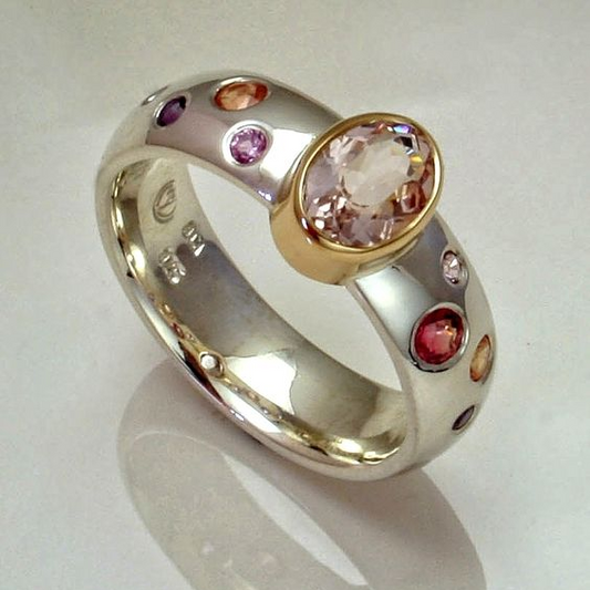 Ring met ingelegde kleurrijke vintage kristallen