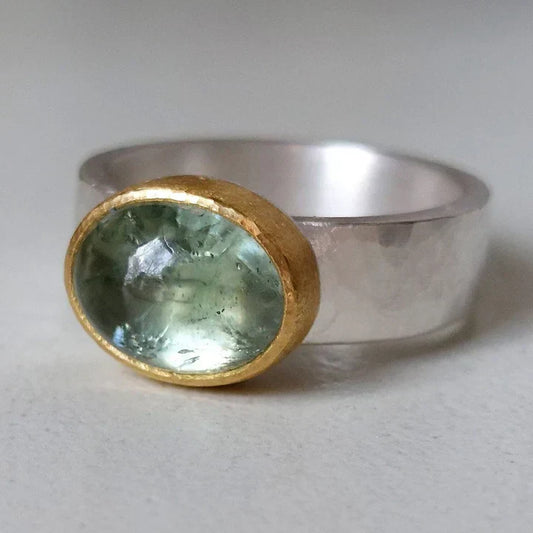 Groene ring met ronde steen, vintage